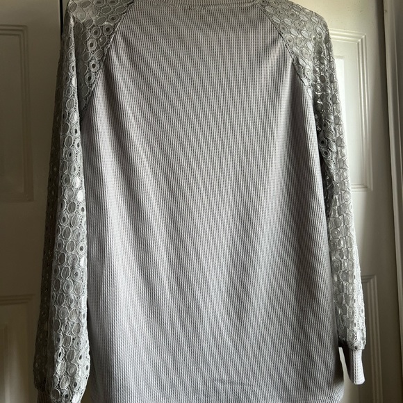 Grey Thermal with Eyelet Sleeves - Picture 5 of 8